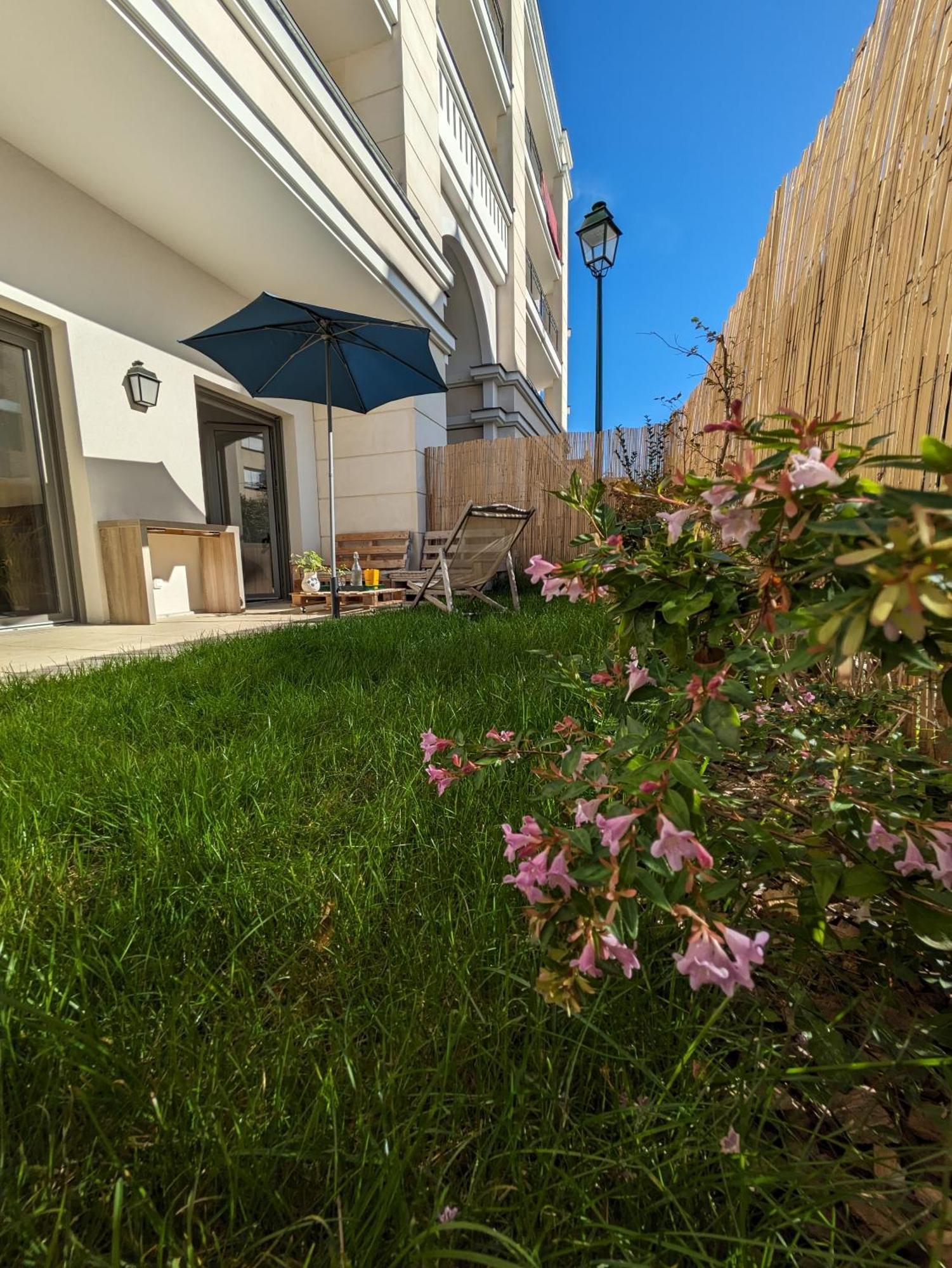 Appartement De Standing Avec Jardin Clamart Exterior photo